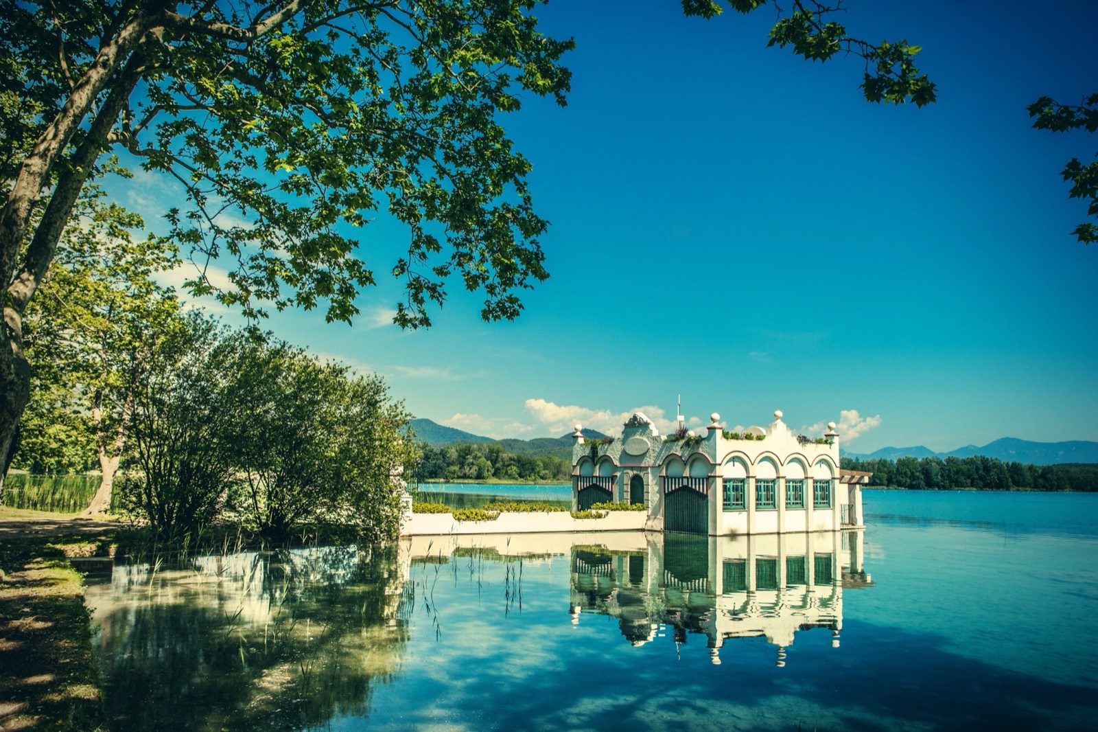 O Lago de Banyoles, no pé da subida