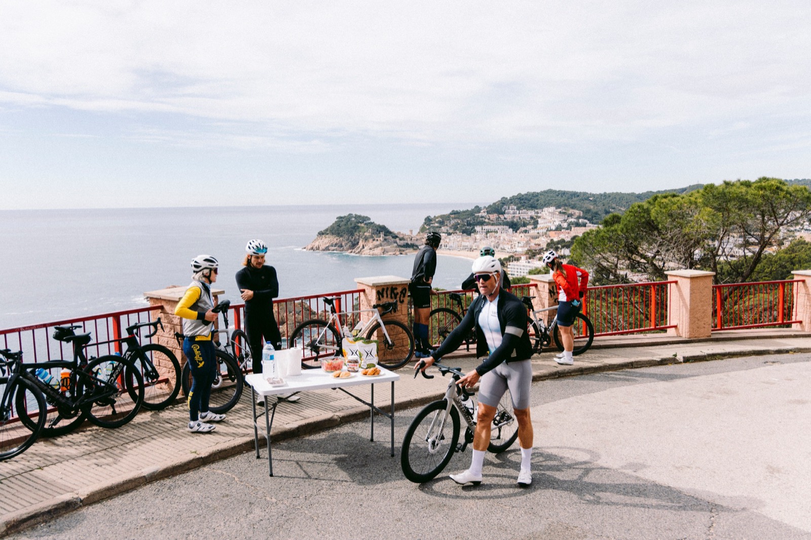 The Volt support table with snacks set above the bay of Tossa de Mar